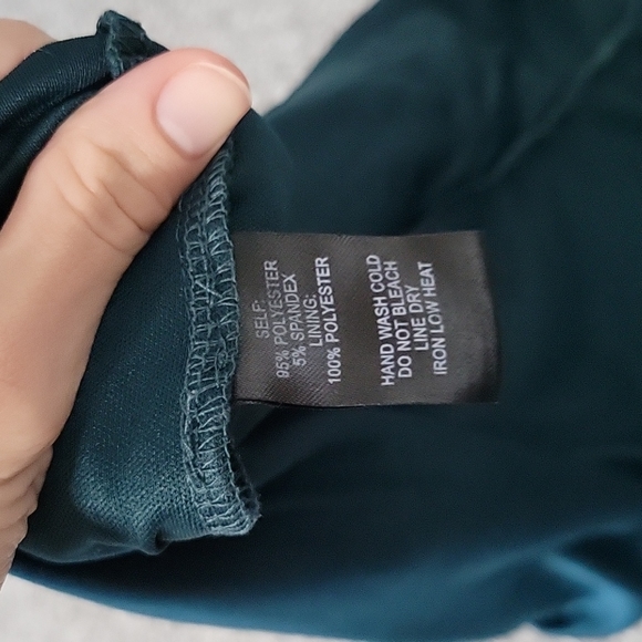 Lulus bell sleeve hunter Green dress - Picture 4 of 4